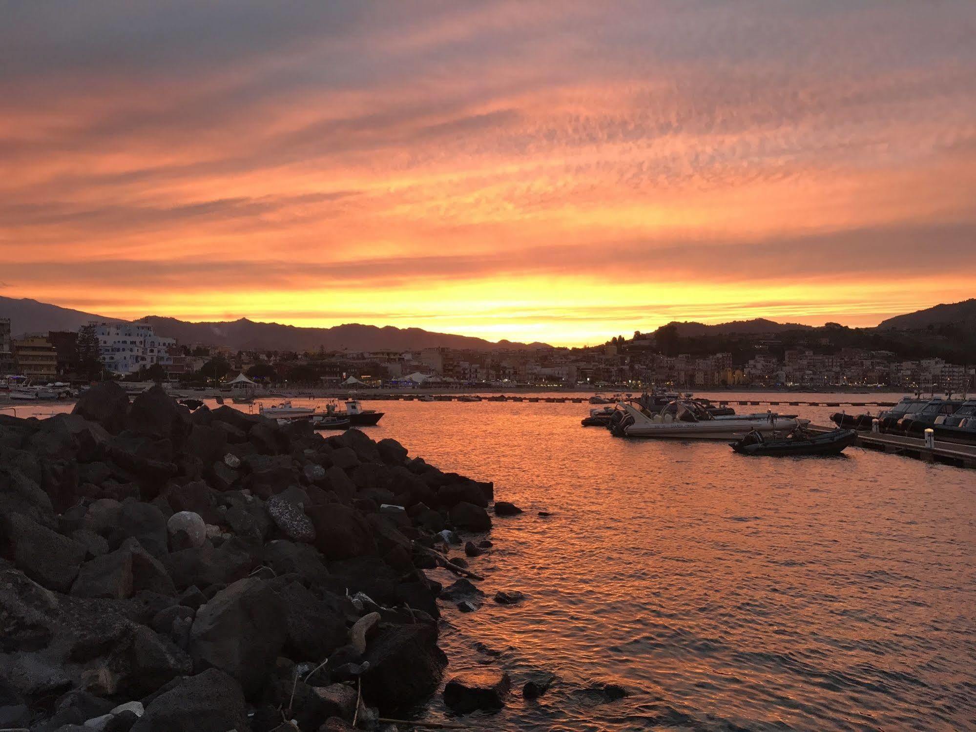 Kalaskiso' Giardini Naxos Exterior foto